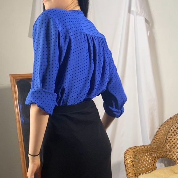 Vintage Jones New York Royal Blue Polka Dot Collarless Long Sleeve Blouse Pleats - Picture 6 of 12